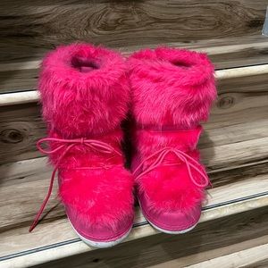 Fur moon boots